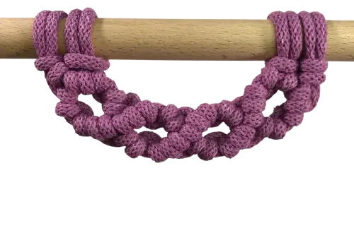 łańcuszek po łuku makrama -jak połączyć sznurki do drążka